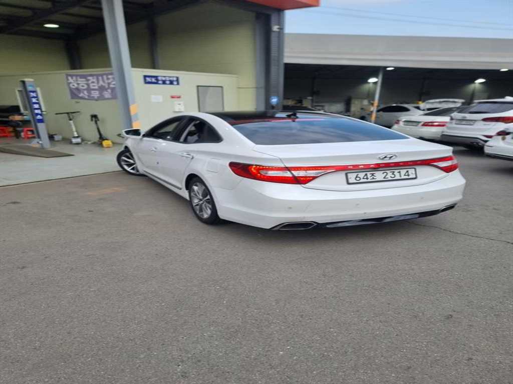 HYUNDAI Grandeur - Vista 7