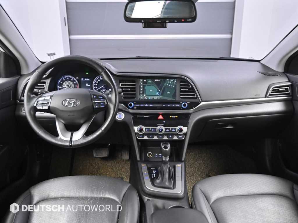 HYUNDAI Avante - Vista 7