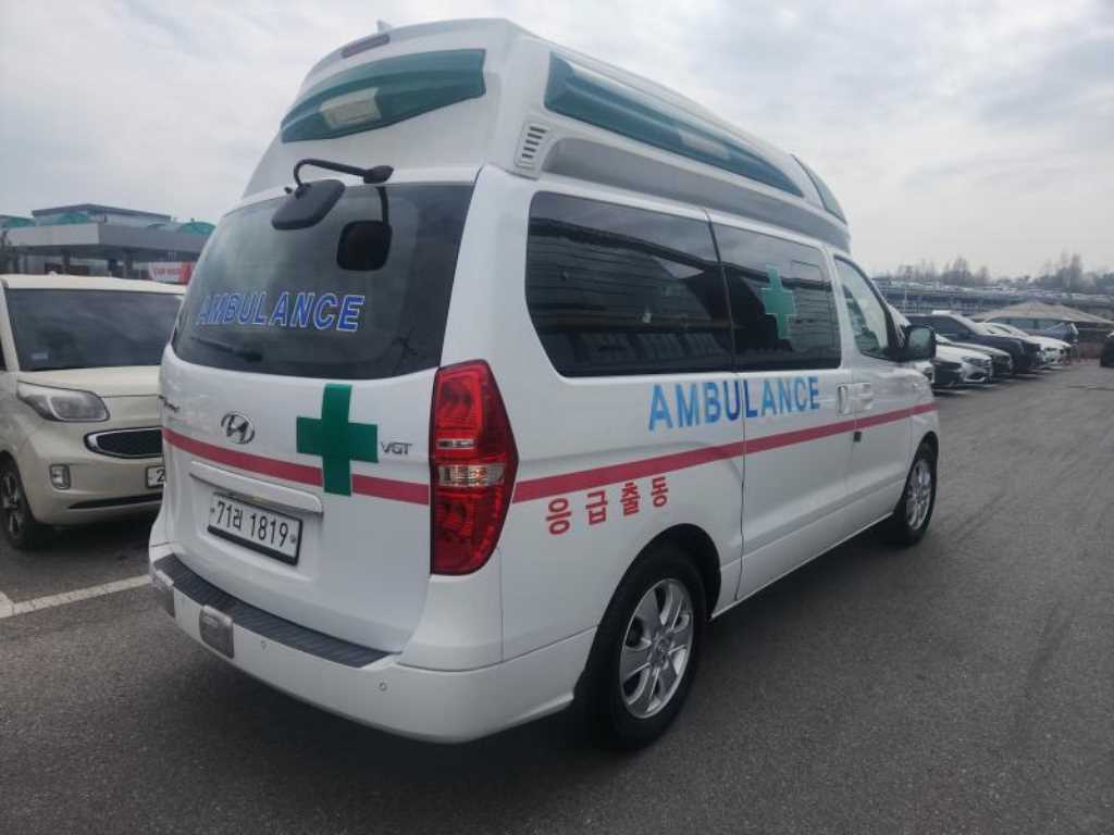 HYUNDAI Starex - Vista 4