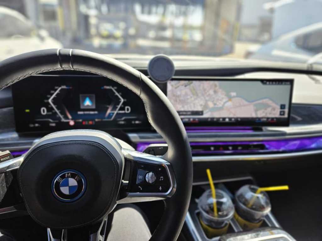 BMW i7 - Vista 8
