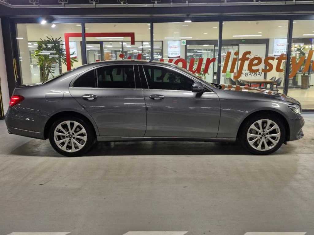 Mercedes Benz E class - Vista 3