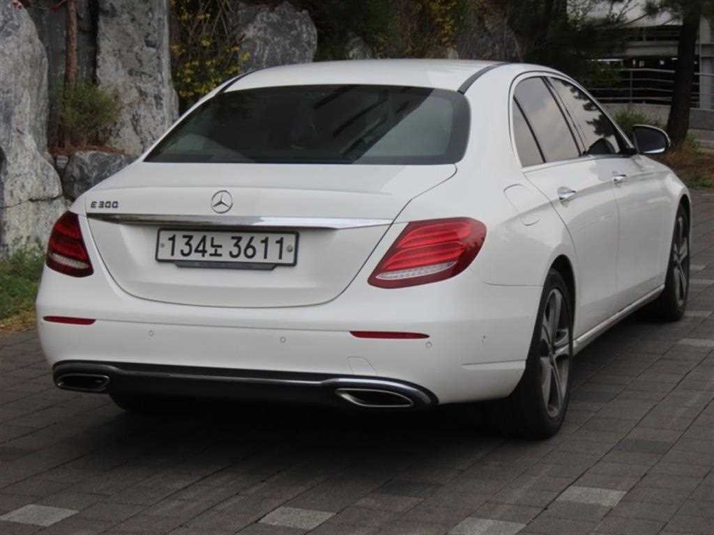 Mercedes Benz E class - Vista 3