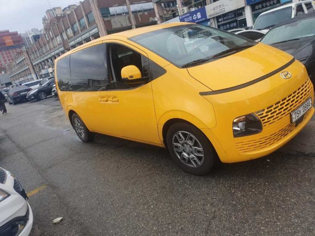 HYUNDAI Staria - Vista 2