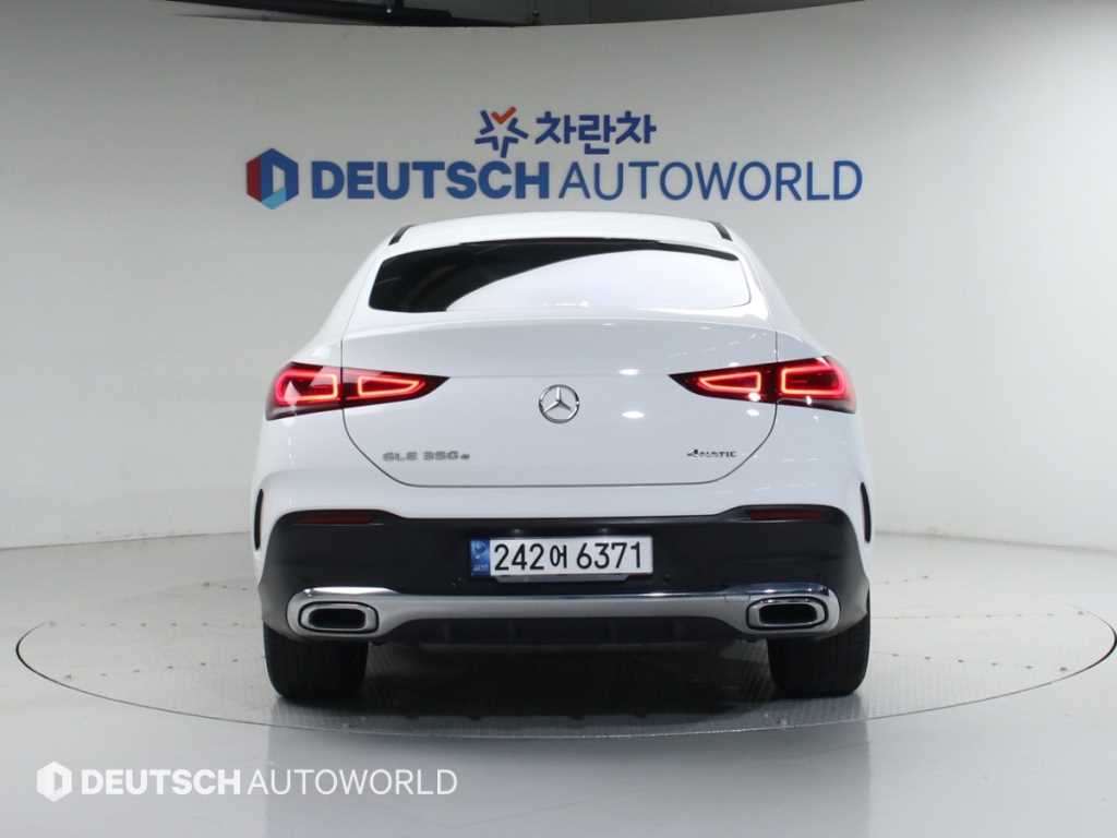 Mercedes Benz GLE Class - Vista 4