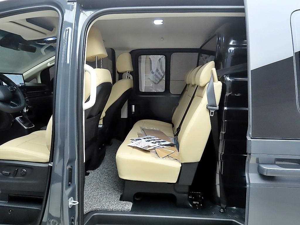 HYUNDAI Staria - Vista 6