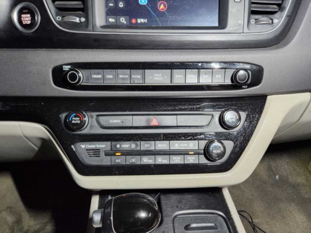 KIA Carnival - Vista 5