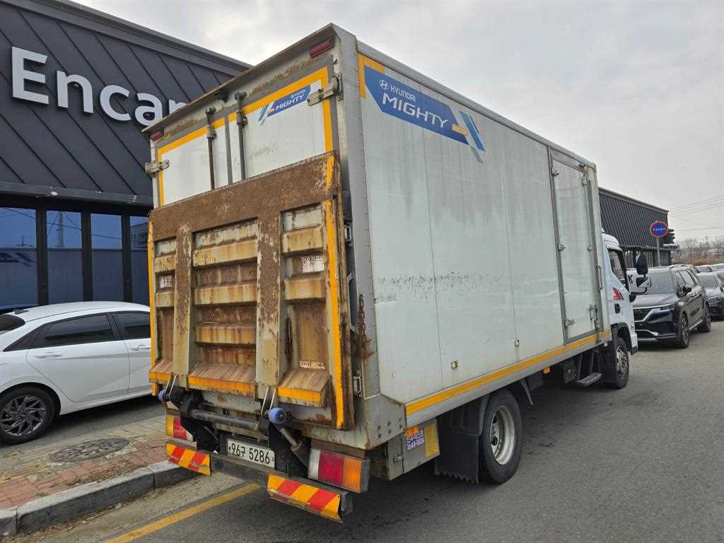 medium and large cargo truck - Vista 6