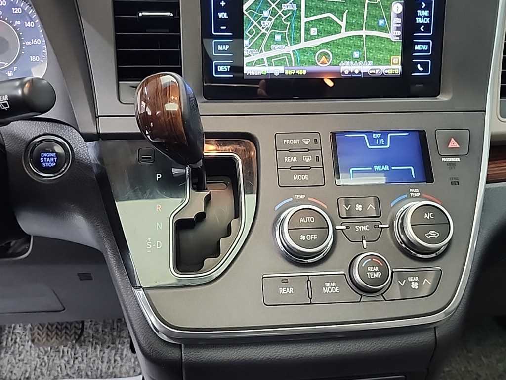 Toyota Siena - Vista 8