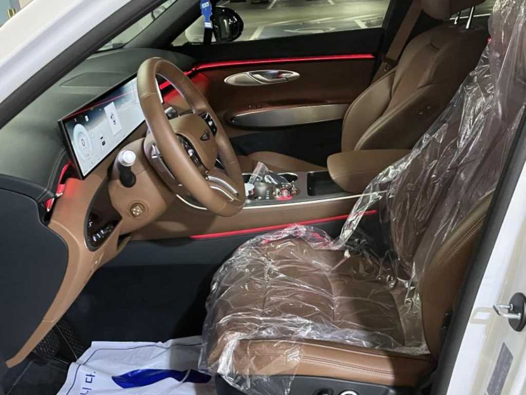 Genesis GV70 - Vista 5