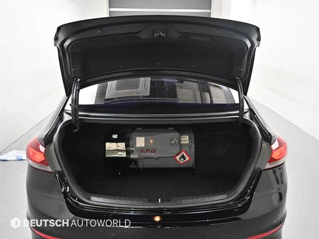 HYUNDAI Avante 2018 Negro - Importación desde Corea - HF Imports Iquique - Foto 19