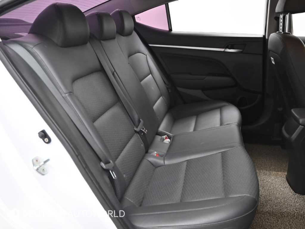 HYUNDAI Avante - Vista 12