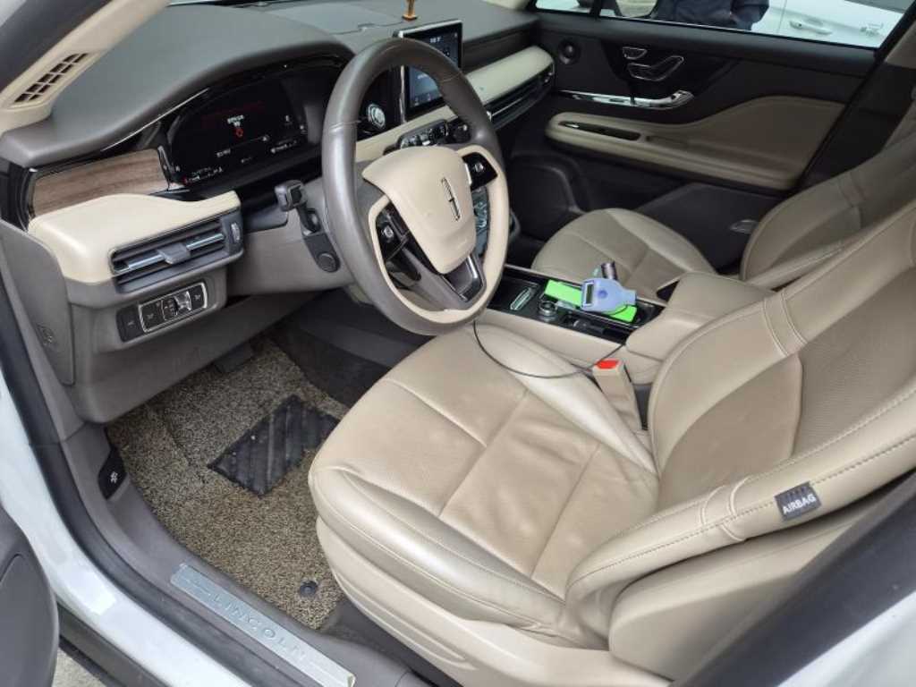 Lincoln Corsair - Vista 11