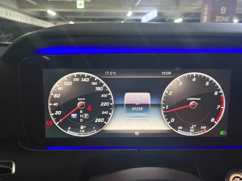 Mercedes Benz E class - Vista 10