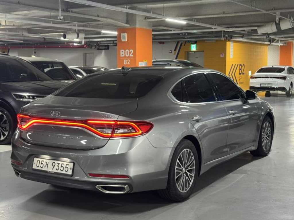 HYUNDAI Grandeur - Vista 2