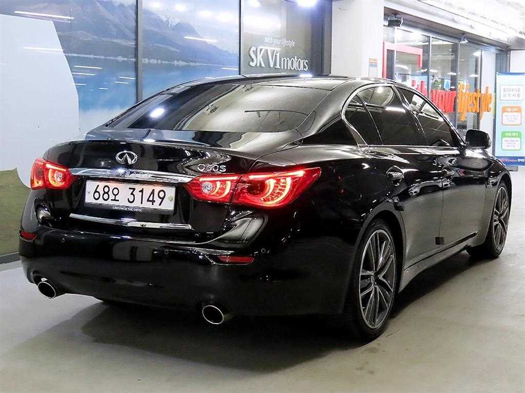 Infiniti Q - Vista 4