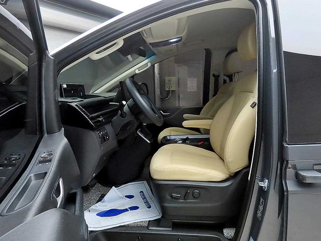 HYUNDAI Staria - Vista 5