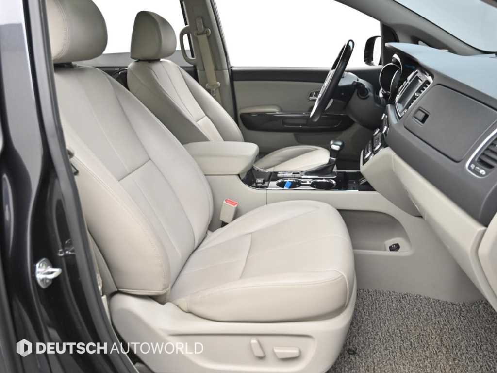 KIA Carnival - Vista 10