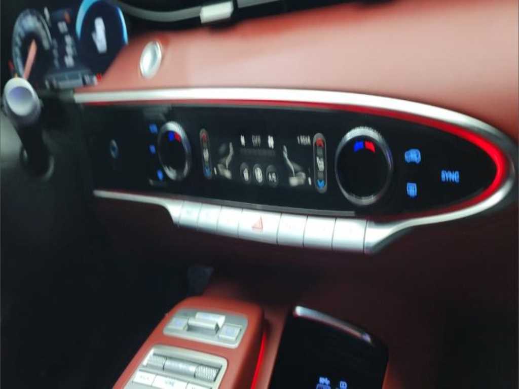 Genesis GV70 - Vista 11