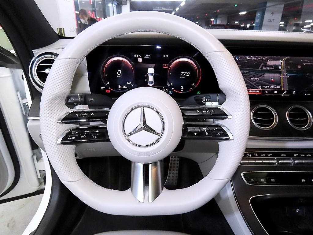 Mercedes Benz E class - Vista 8