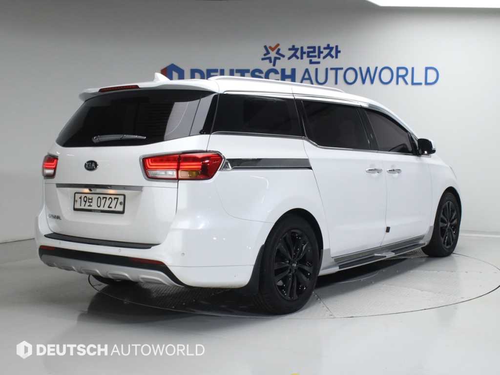 KIA Carnival - Vista 2