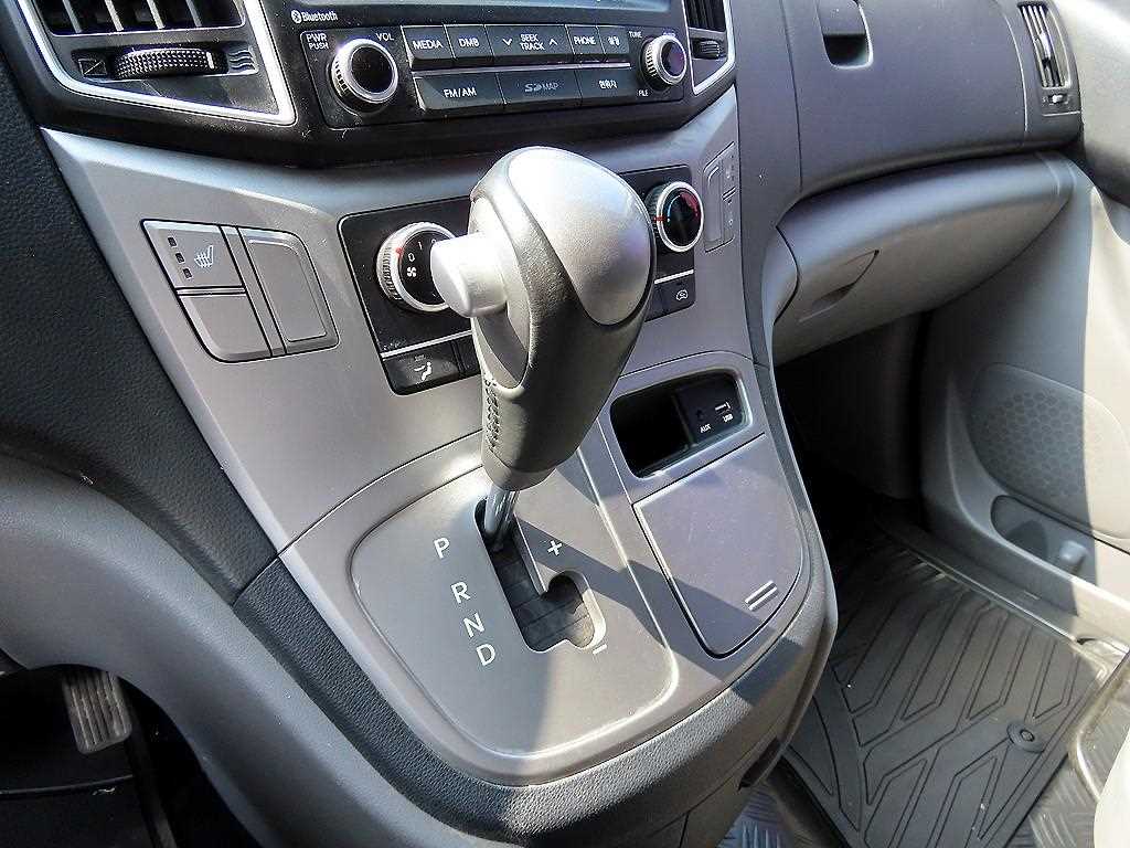 HYUNDAI Starex - Vista 2