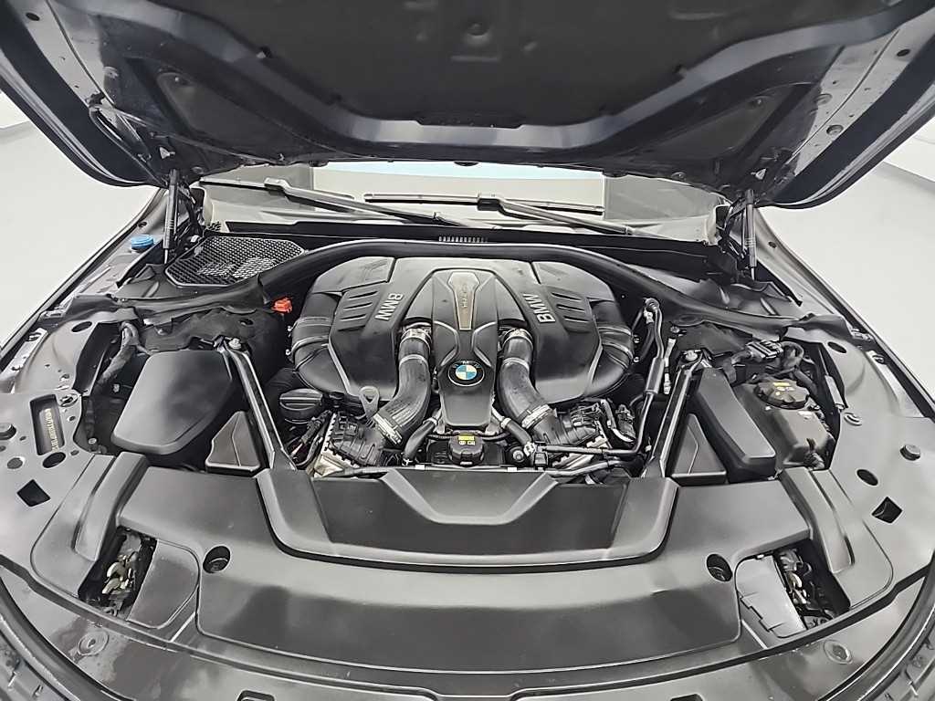 BMW 7 Series - Vista 5