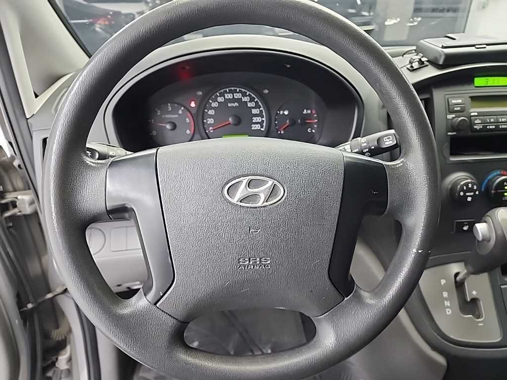 HYUNDAI Starex - Vista 9