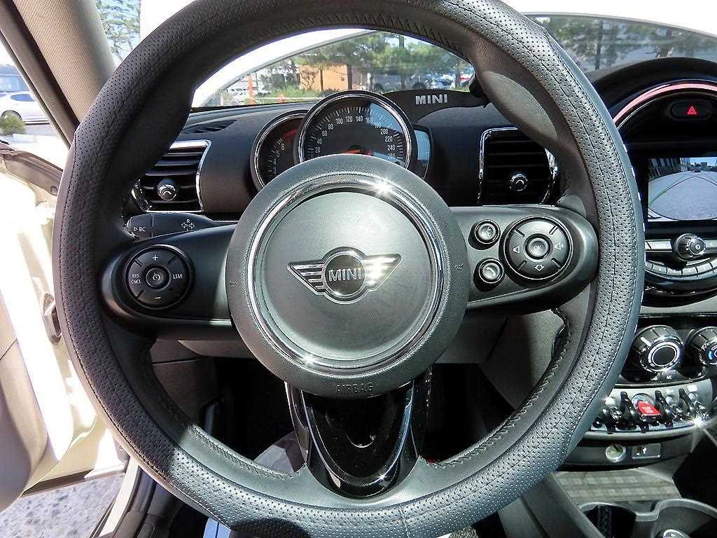 Mini Clubman - Vista 8