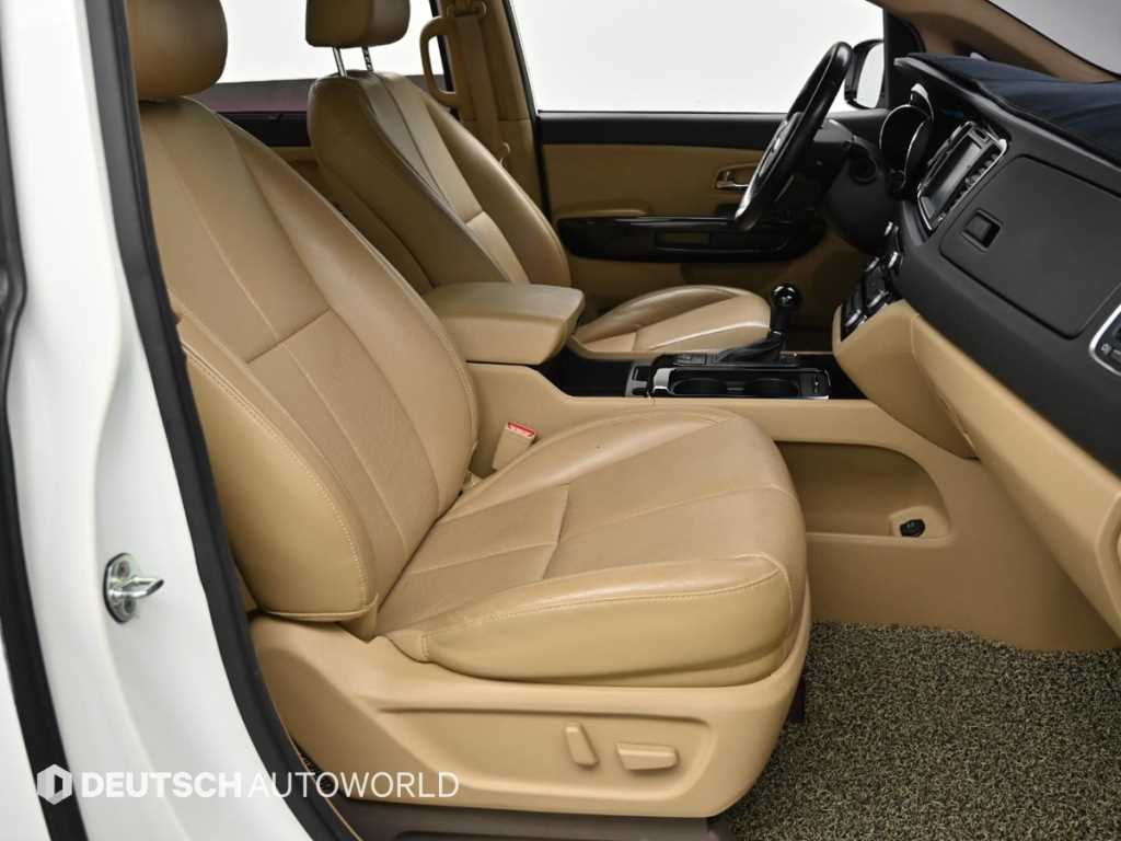 KIA Carnival - Vista 10