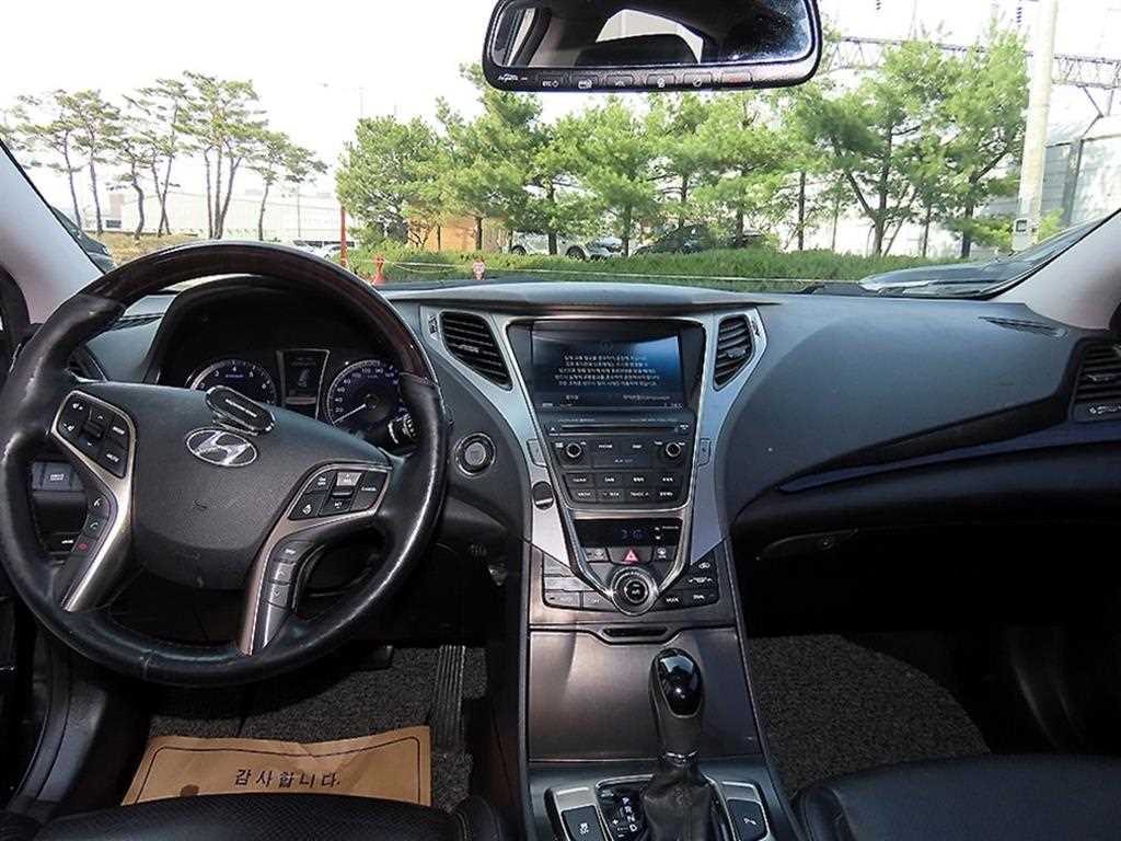 HYUNDAI Grandeur - Vista 7