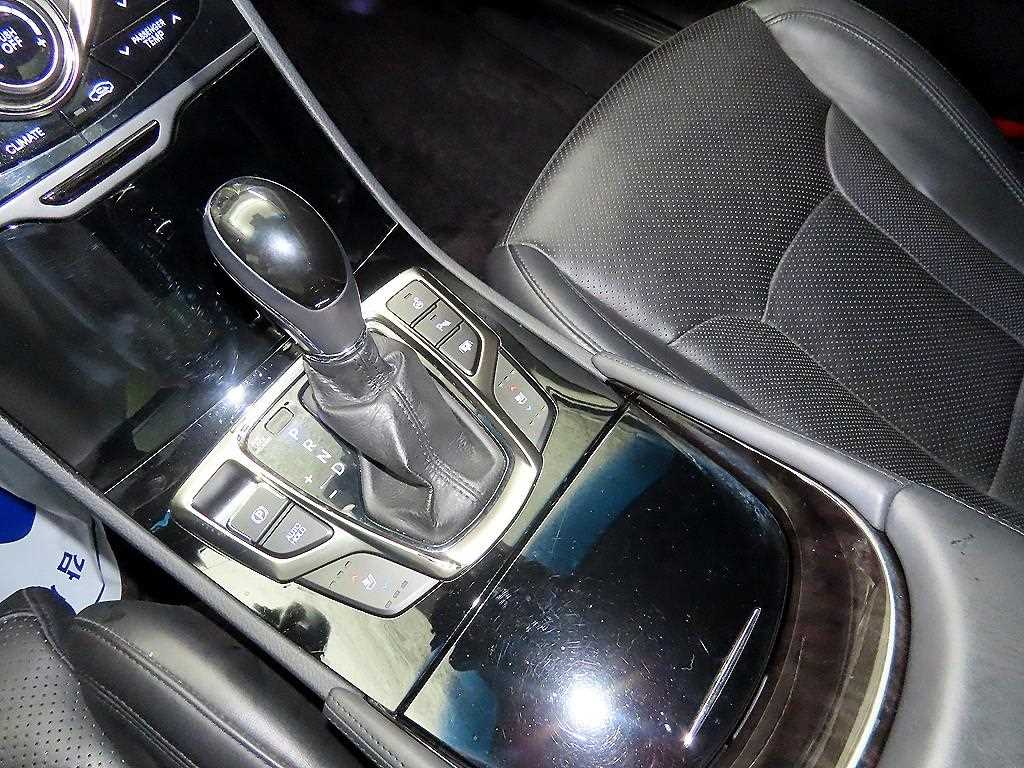 HYUNDAI Grandeur - Vista 12