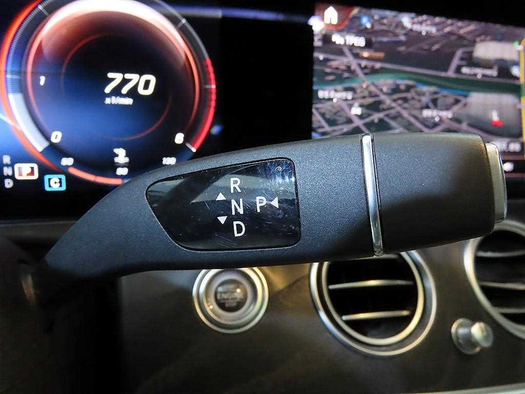 Mercedes Benz E class - Vista 12