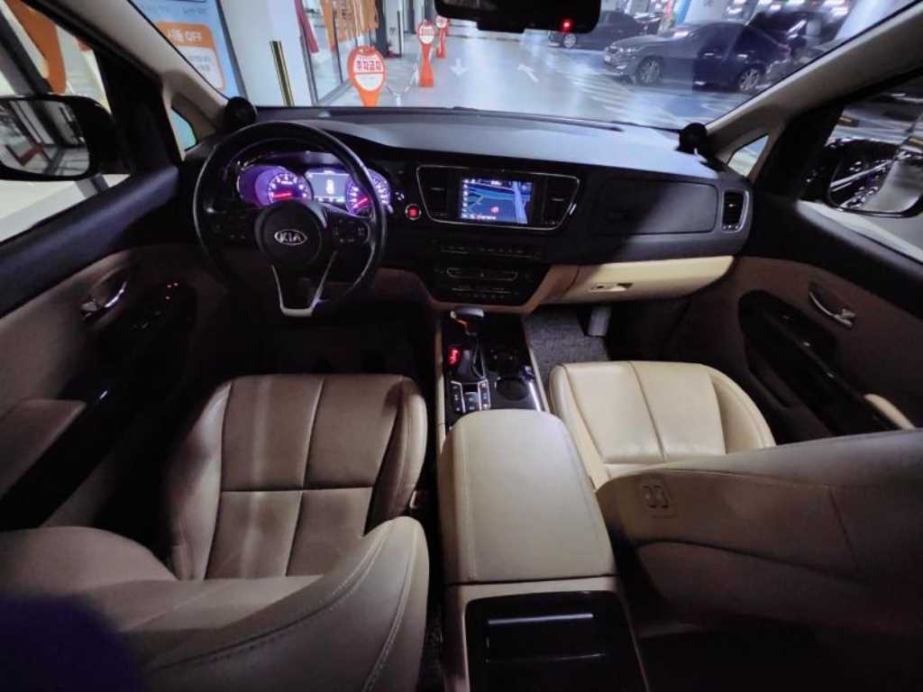 KIA Carnival - Vista 7