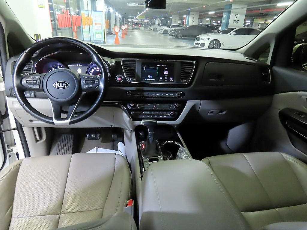 KIA Carnival - Vista 10