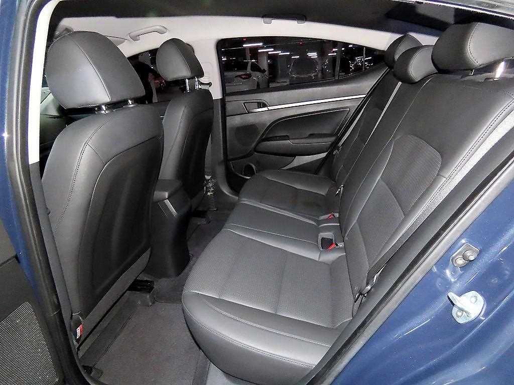 HYUNDAI Avante - Vista 7