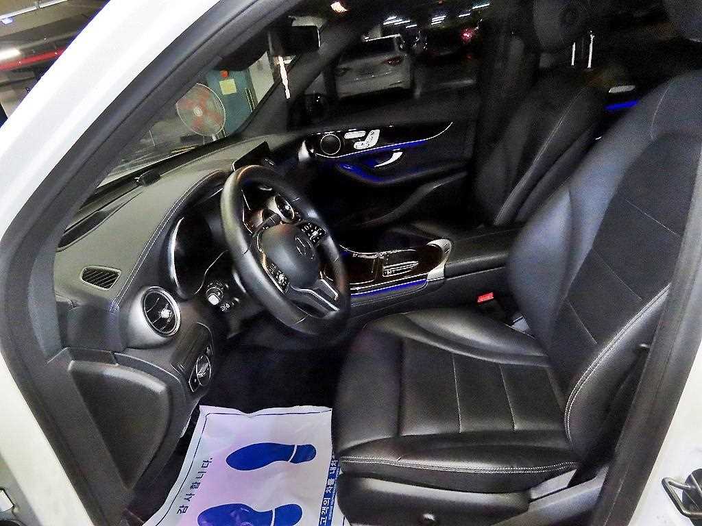 Mercedes Benz GLC Class - Vista 6