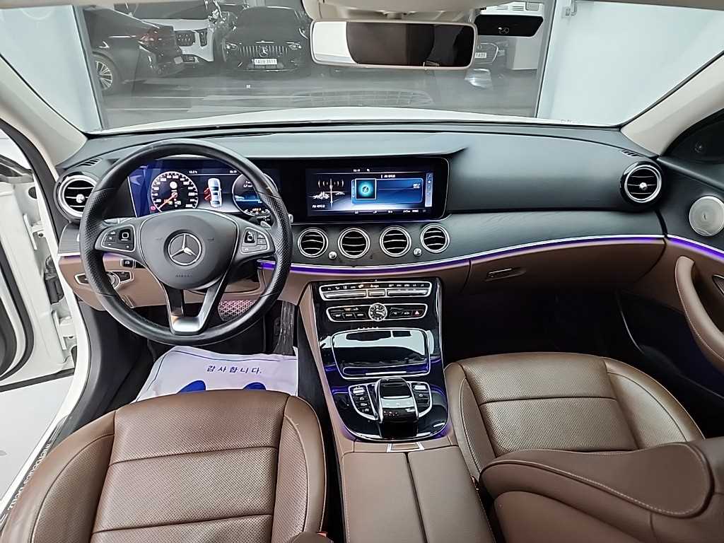 Mercedes Benz E class - Vista 7