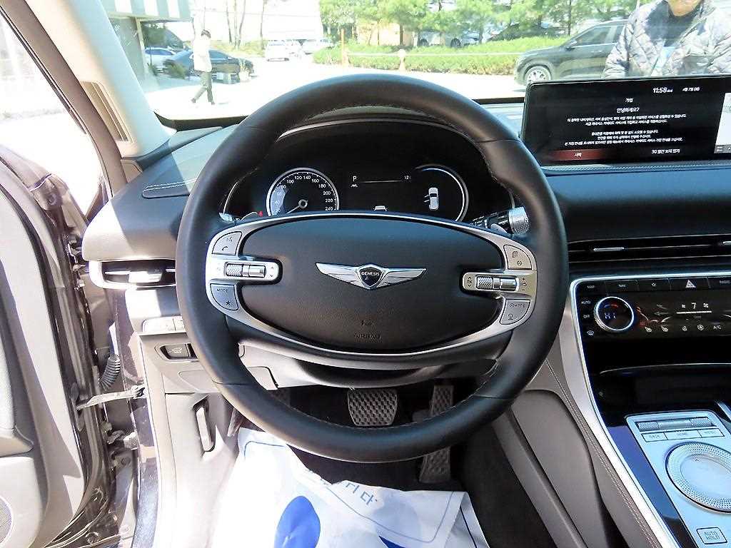 Genesis GV80 - Vista 8