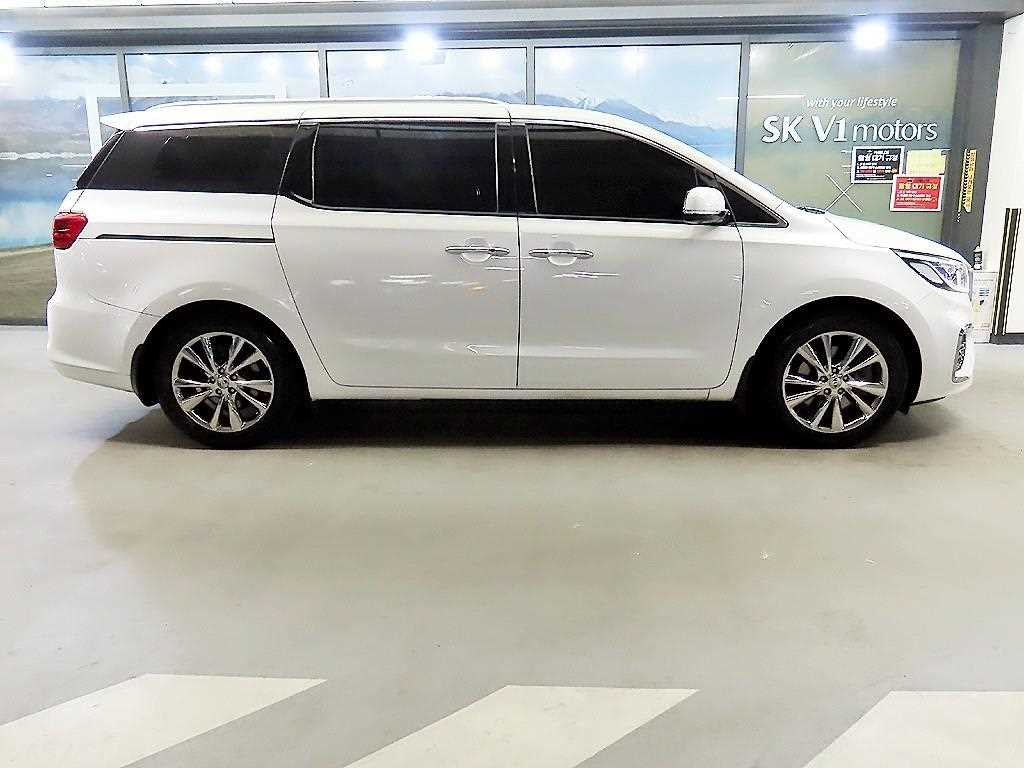 KIA Carnival - Vista 3