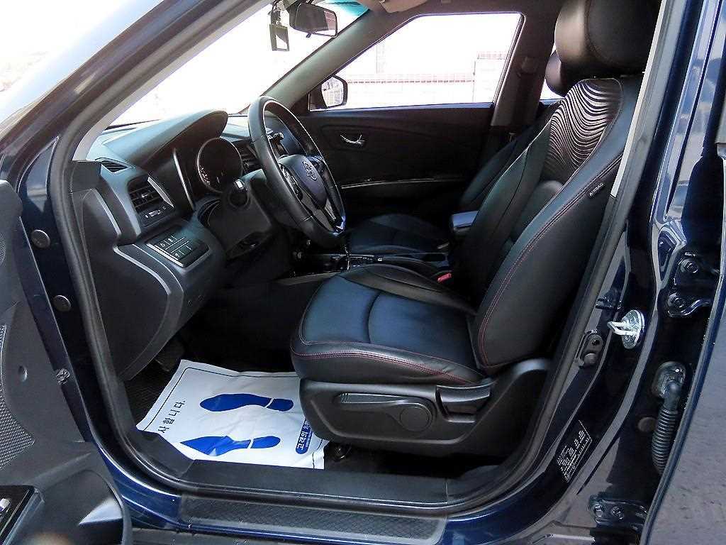 Ssangyong Tivoli - Vista 5