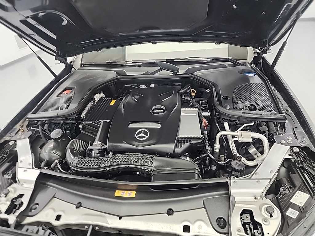 Mercedes Benz E class - Vista 5