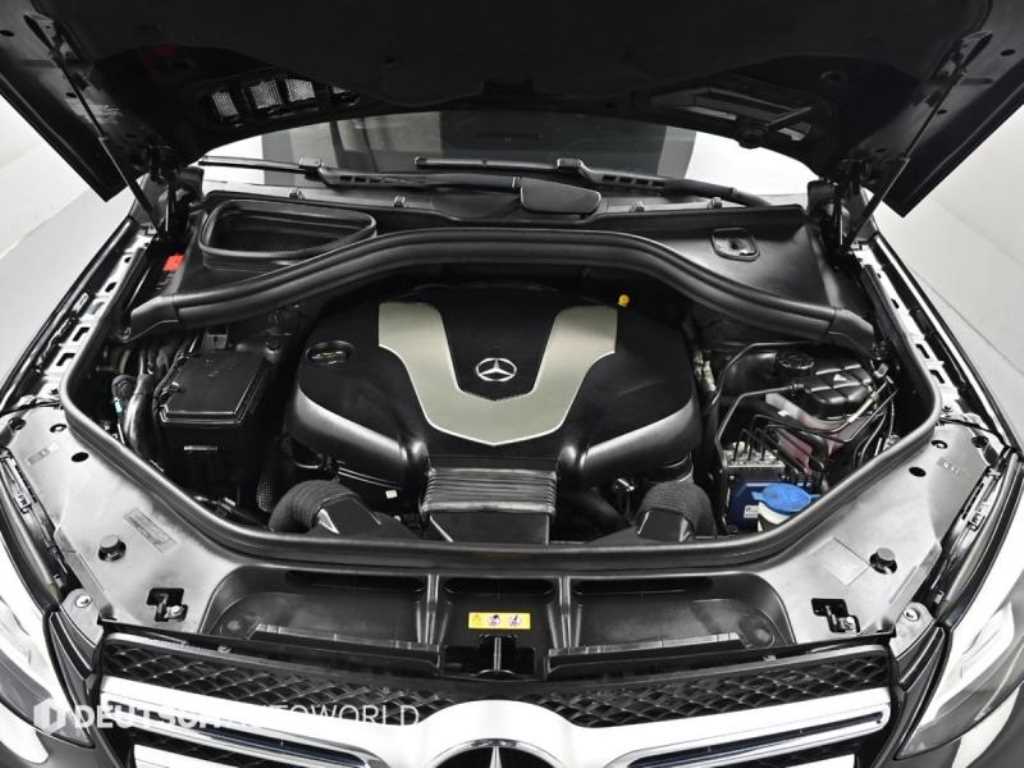 Mercedes Benz GLE Class - Vista 6