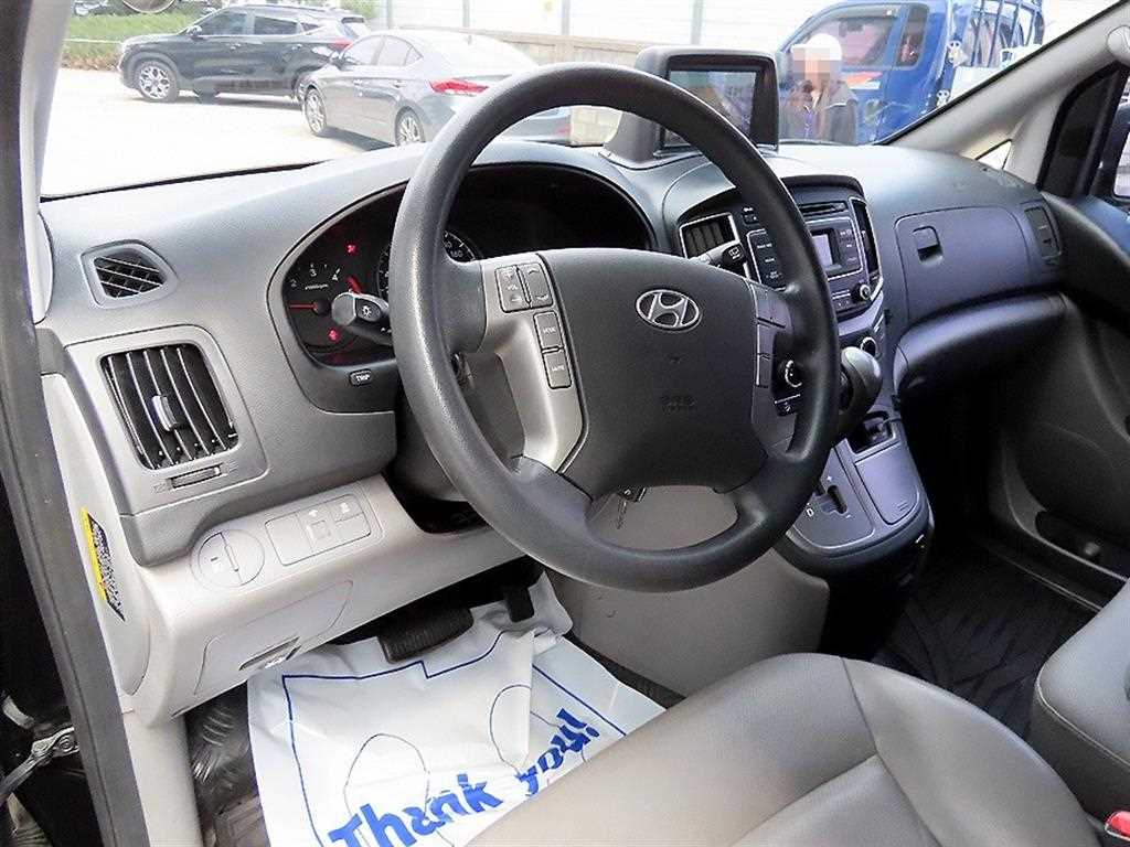 HYUNDAI Starex - Vista 7