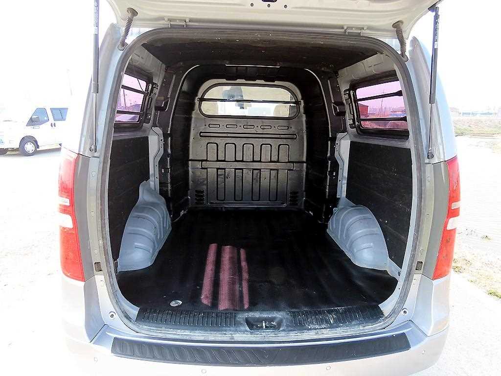 HYUNDAI Starex - Vista 7