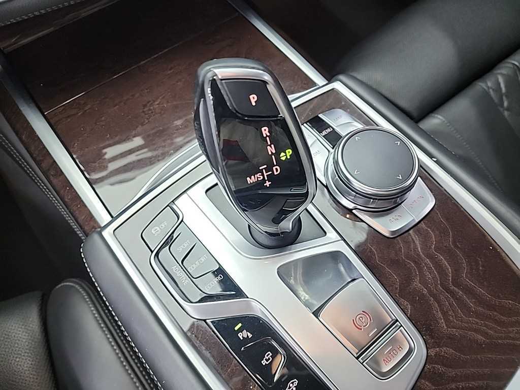 BMW 7 Series - Vista 8