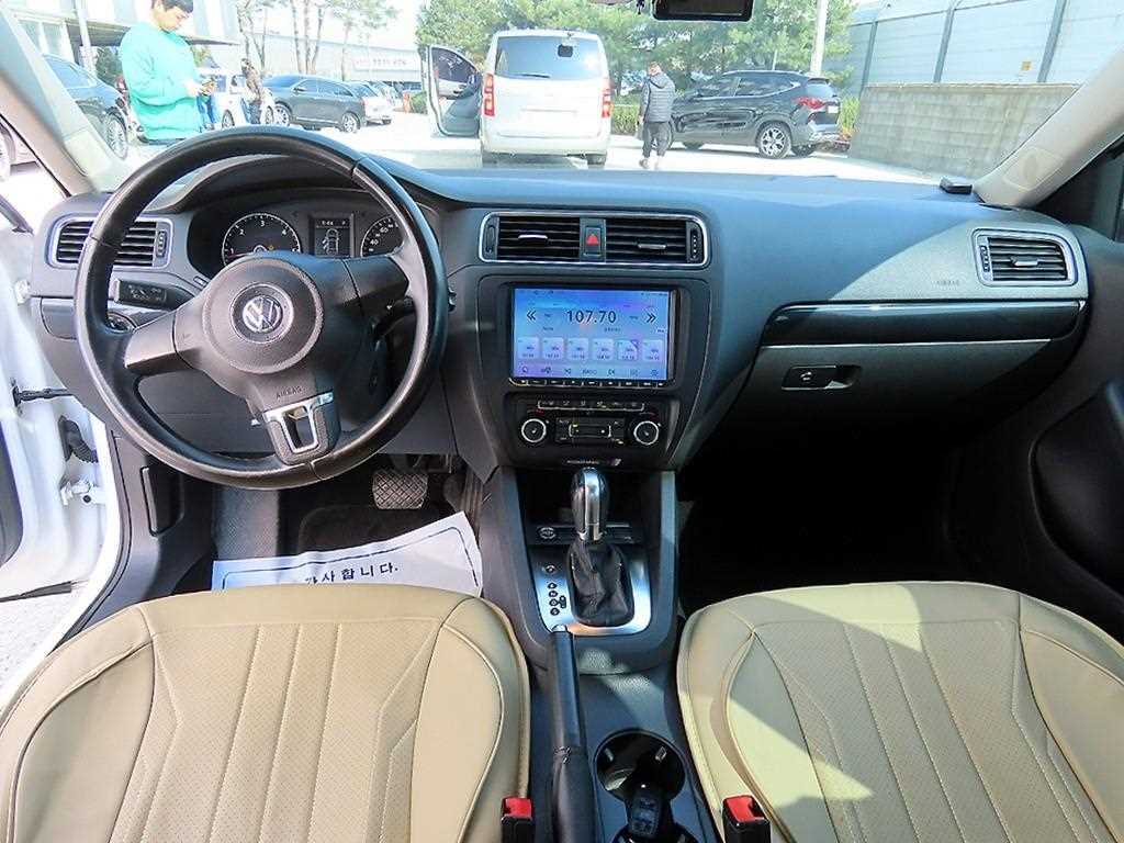 Volkswagen Jetta - Vista 7