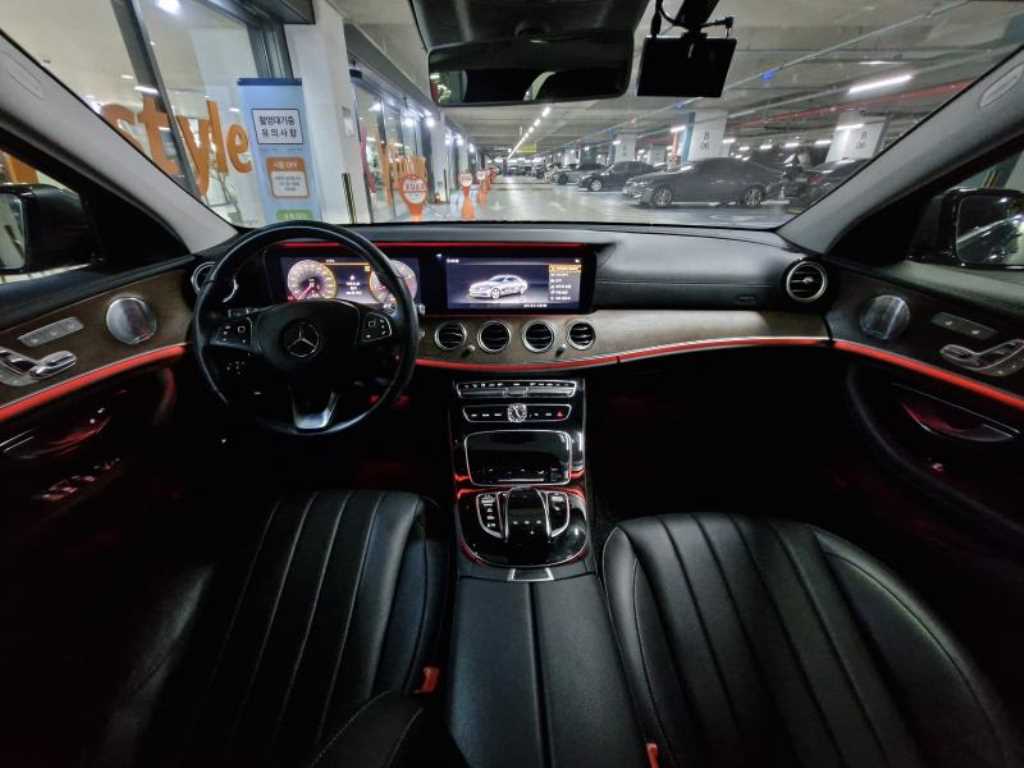 Mercedes Benz E class - Vista 6