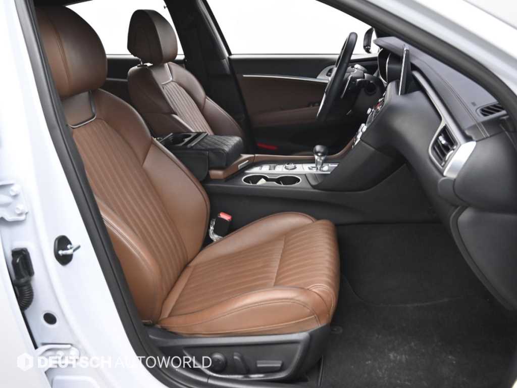 Genesis G70 - Vista 10