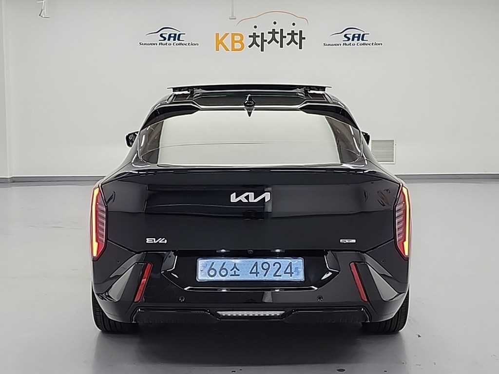 KIA EV4 - Vista 3