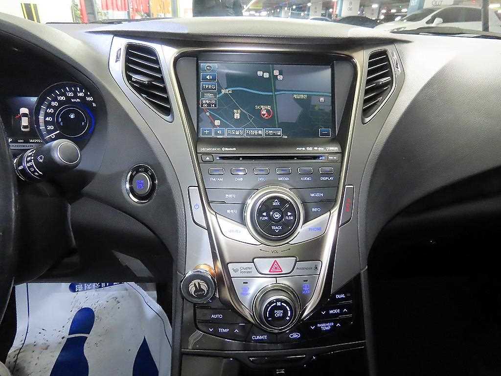 HYUNDAI Grandeur - Vista 11